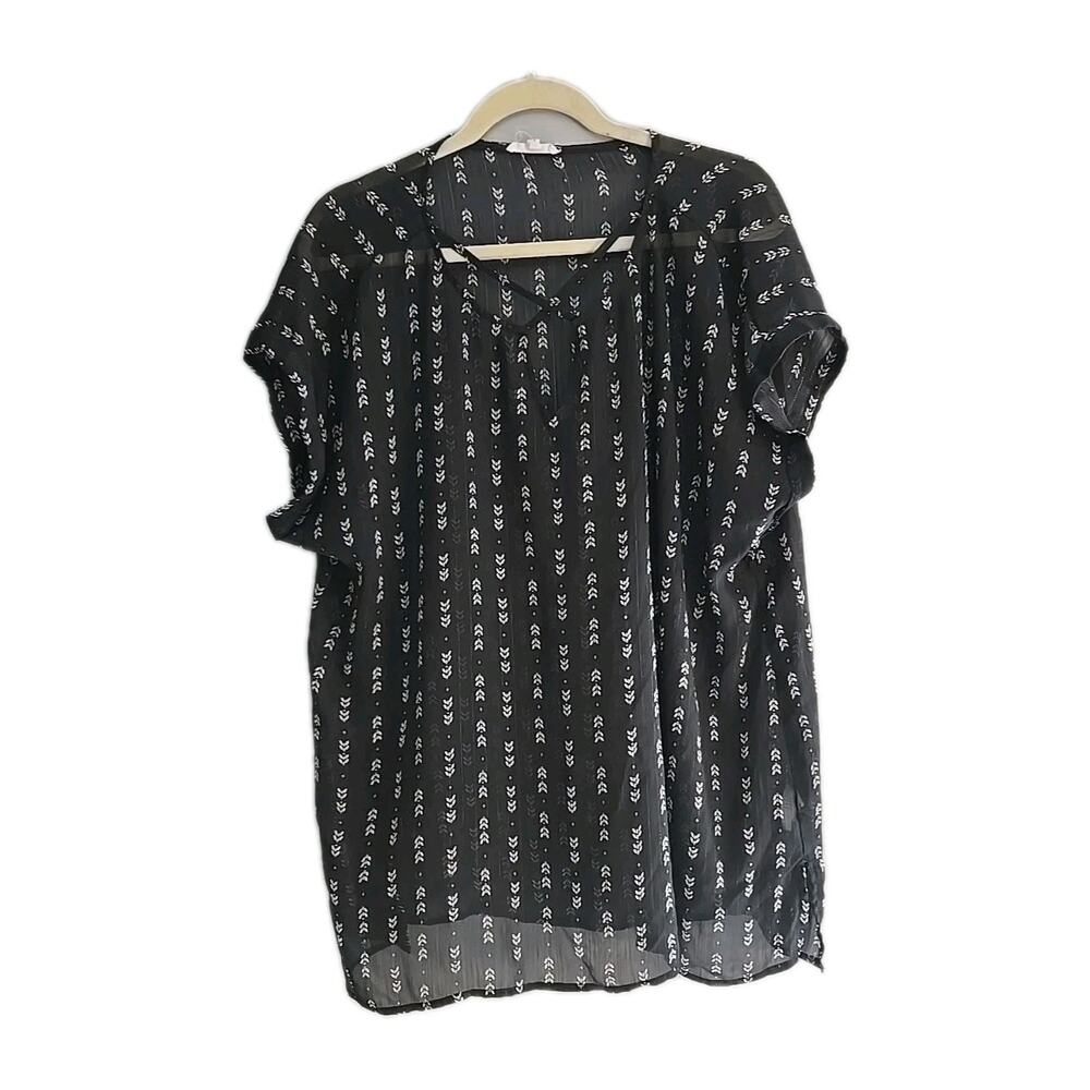 Maurices Black Arrow V-Neck Sheer Lightweight Short Sleeve Top Womans‎ Size 2X